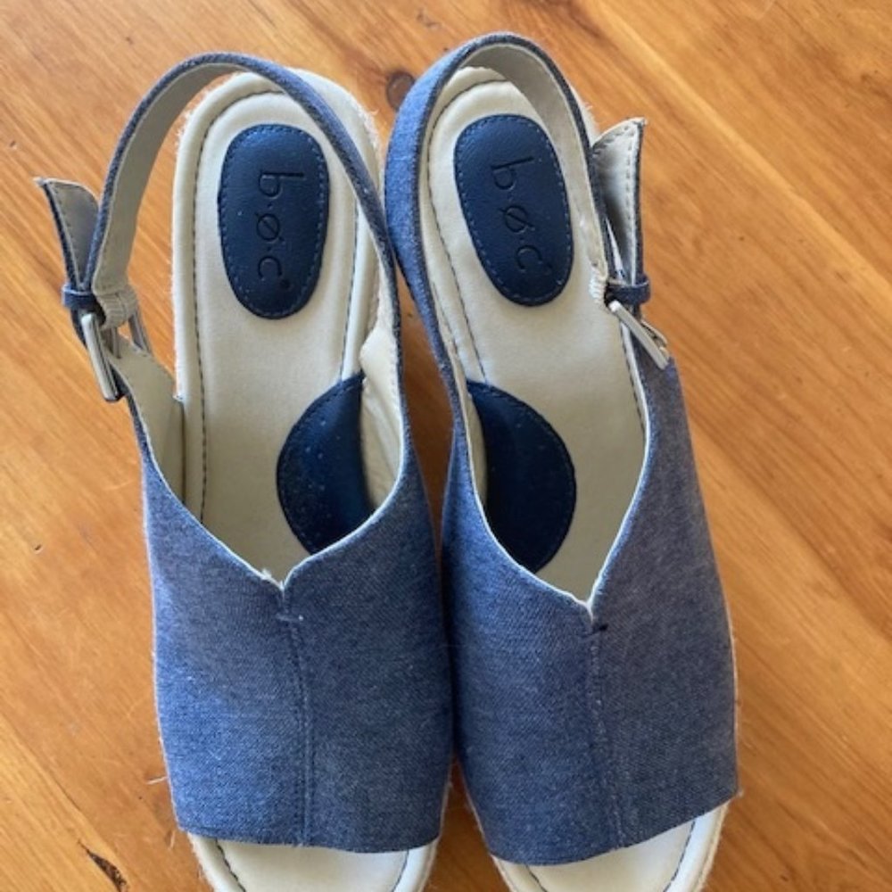 b.o.c. open-toed wedge/platform shoes